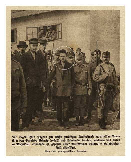 Gavrilo Princip sous escorte policière.