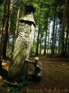 Même ce type de stèle ou borne territoriale fut retrouvé.