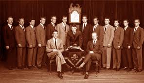 C'est au contact de la secte Skulls and Bones que John Kerry est devenu ce qu'il est: un prédateur sans scrupule.