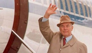 Erich Priebke est mort le vendredi 11 octobre 2013 à Rome, à l’âge de 100 ans. Durant la Seconde Guerre mondiale, il fut capitaine de la Sicherheitspolizei allemande (police de sûreté). Enfui en Argentine après la guerre, il avait été retrouvé et arrêté en 1994, puis condamné à la perpétuité en Italie en 1998 pour le massacre des Fosses adréatines à Rome en mars 1944. Hier, le journal britannique International Business Times a mis en ligne une interview réalisée quelques mois avant sa mort.