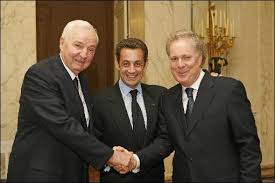 Cette photo de Paul Desmarais en comnpagnie de Nicolas Sarkozy et de Jean (John James) Charest  vaut plus que dix milles mots. Ce que nous voyons ici,c'est un triumvirat d'imposteurs,de falsificateurs et de corrupteurs.