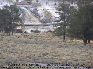 Au-début de l'hiver 2012, la webcam face au Mammouth Terrace indique 44 degrés Celsius.