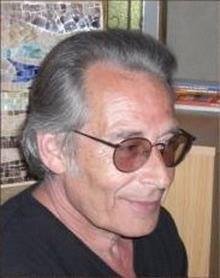 Richard Khaitzine,un  écrivain  qui ouvrait des horizons.Né en 1947,il vient de décéder le 9 décembre 2013.Il aura initié bon nombre de lecteurs en quête de savoir sur l'alchimie et  ce qui nous est caché.