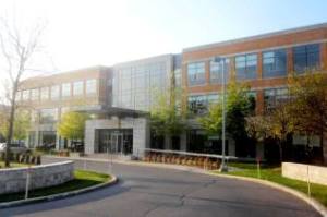 Le siège social suir la rue Émile-Bélanger...au nord  de Ville Saint-Laurent.