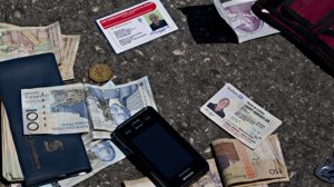 En Haiti,ce sont toujours des sommes  d'argent moyennes  qui sont saisies.Le gros de l'argent circule par transfert inter-banques...via souvent les  paradis fiscaux.