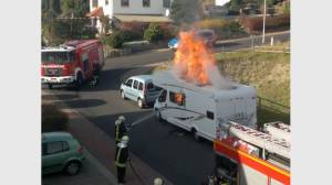 La fameuse caravane transformée en brasier.