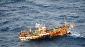 Des débris par milliers de tonnes sont emportés au large...même un bâteau de pêche qui sera coulé avant de toucher la côte américaine:il était fortement radioactif aussi.