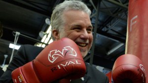 Philippe Couillard,dit le corrompu et le "pôvre" neurochirurgien espion de l'Arabie Saoudite.