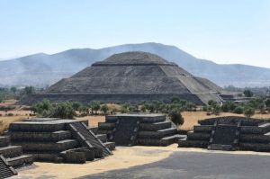 Pyramide  de Teotihuacan