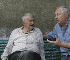 Michel Karkoc interrogé par un journaliste.