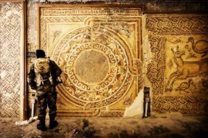 Les sites archéologiques syriens sont le point de mire des rebelles. Le patrimoine culturel de la Syrie, héritage d'une histoire millénaire, est la partie  cachée de cette guerre.