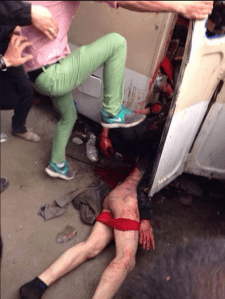 Au plus fort de la révolte,les citoyens ont même  mis à nu les policiers avant de les exécuter.