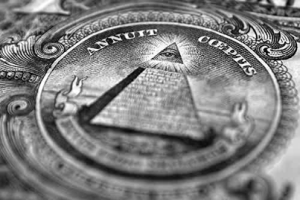 La pyramide de l'oeil qui voit tout...à l'arrière des billets de banque américain:un signe Illuminati de puissance.