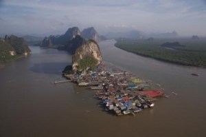 En Indonésie,de nombreux village font face < ce probl`me  ...depuis 2004