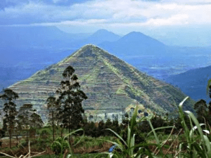Voici la pyramide Garut.