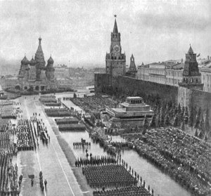 Célébration du Jour de la Victoire au Kremlin,à Moscou,le 9 mai 1945.