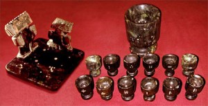 Une paire de cartes avec des constellations ont aussi été trouvées. Tous ces objets ont été trouvé dans des tunnels sous La Maná. Deux figurines de pierre ont été trouvées sur un plateau incrusté de points formant différentes constellations qui luisent dans le noir avec de la lumière UV comme des étoiles la nuit. Les constellations présentées sur la base ne se conforment pas exactement avec nos observations modernes, ce qui veut dire que c’est très âgé, cependant elles peuvent être facilement identifiées comme représentation du ciel étoilée sous Orion, le chasseur. On retrouve aussi l’étoile solitaire Aldébaran, les Pléiades ou les Sept Sœurs, Castor et Pollux les Gémeaux, et autres. 