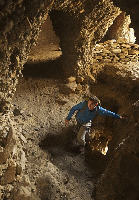 Découverte: Un scientifique entre dans un labyrinthe de chambres dans une grotte près de Chuksang pillé 