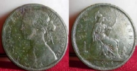 Une  pièce de 1/2 penny  de l'Angleterre  à l'effigie de la reine Victoria.Remarquez  la magnifique représentation de Britannia ,au verso.C'est le symbole du pays. Britannia est la personnification de l'Angleterre. On la représente à la manière de l'Athéna grecque ou encore de son équivalente latine Minerve.