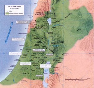 Ci-dessus carte de la Palestine romaine .Palestine vient de Philistine, pays à gauche du royaume de Judas, ( voir la carte plus haut dans ce dossier à l'année 931 av J- C ) les Philistins étaient les ennemies des Juifs ( Goliath était un philistin) l'Empereur Hadrien choisit ce nom enfin d'humilier les Juifs  