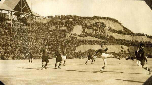 En 1925,le stade Camp Nou près de Barcelone.