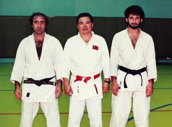 Oussama bin Laden  lors d'un entrainement de judo.