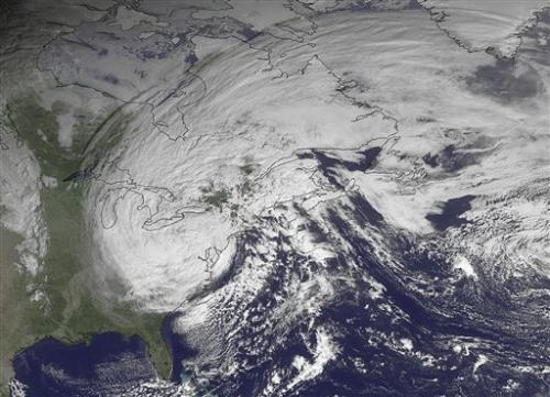Des événements climatiques extrêmes comme   la supertempête Sandy,en octobre 2012, deviendront de plus en plus fréquents et intenses. L'environement va devenir hostile aux humains.