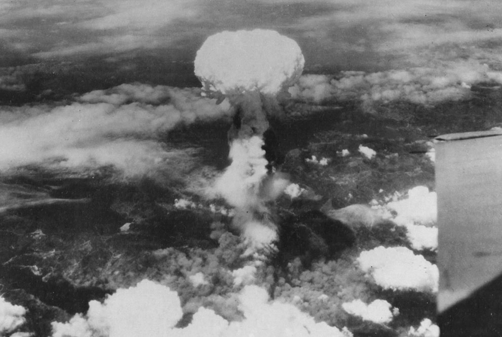 Le 9 aout 1945,ce fut le tour de Nagasdaki...afin d'essayer un nouveau type de bombe.