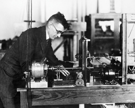 Vannevar Bush fut un grand inventeur,un précurceur de l'informatique et...un franc-maçon d'un haut dégré.