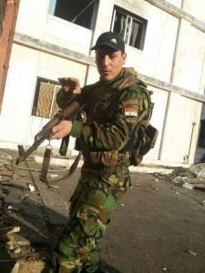 Un jeune soldat syrien en patrouille.