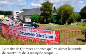 L'ADMINISTRATION FRANÇAISE A DÉJÀ INTÉGRÉ LA TURQUIE, CONTRE AVIS DU PEUPLE. Image datant de 2012 (pour ceux qui voudront encore crier au scandale) mais décision d'actualité. Les Français et les Européens avaient massivement dit NON à la Turquie. Mais face au chantage d'Erdogan, sur le ralentissement du flux migratoire, l'Europe cède et la France en tête ! Il y a moins d'un mois, Erdogan était à Strasbourg, accueilli comme une star du show-biz, pour faire un discours appelant les Turcs à NE PAS S'INTÉGRER à leur pays d'accueil !!! Maintenant, on leur accorde toute construction religieuse. 