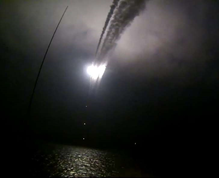 Le 7 octobre 2015,lancement de plusieurs missiles de croisière russes sur les positions tenues  par le  groupe Al-Nostra.
