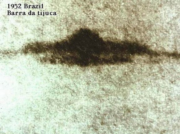 Agrandissement de la photo  principale de l"ovni aperçu le 7 mai 1952 au-dessus de barra  da tijuca au brésil.