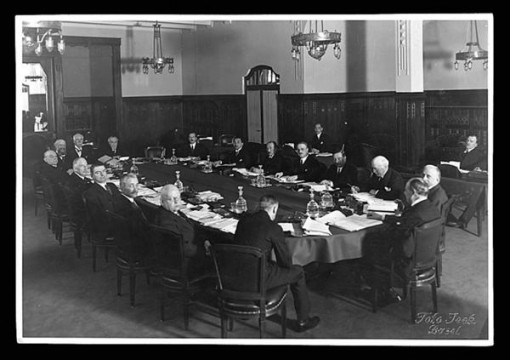 Première réunion discrète de la Banque de Règlements Internationaux...en avril 1930.