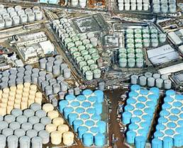  Des rangées de réservoirs de stockage massif ligne d'eau contaminée bâtis près  de la centrale de Fukushima n ° 1 de l'énergie nucléaire au début de Février. (Satoru Semba,emplyé de TEPCO)
