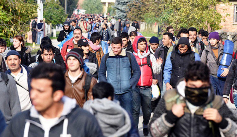 En slovénie,les migrants syriens et irakiens arrivent par milliers.