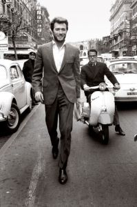 Clint Eastwood dans les rues de Rome,en 1964.