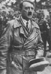Photo datant du 29 juin 1934,à Berlin...juste un peu avant la décision d'éliminer Ernst Rohm,le chef des SA. Dans ce que nous appellerons:la Nuit des Longs Couteaux!/ Photo dated 29 June 1934, in Berlin ... just a little before the decision to eliminate Ernst Röhm, the leader of the SA. In what we call: the Night of the Long Knives!/ 