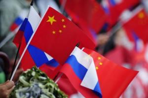 La Russie est devenue le principal allié de la Chine communiste.