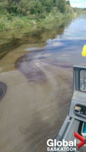 L'eau serait impropre à la consommation pour plusieurs semaines. Les prises devront être fermées afin d'éviter la conta-mination des usines de traitement! 