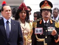 C'était ces photos de la mise en esclavage du peuple libyen par les soldats italiens que Kadhafi aborait sur son uniforme devant Berlusconi...pour discuter de la dette italienne à l'endroit de la Libye.