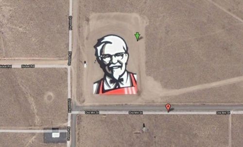 La publicité pour KFC sur les systèmes d’imagerie satellite comme Google Earth est vraiment quelque chose d’effrayant, tout en étant une idée géniale de la part du géant de la restauration rapide KFC.