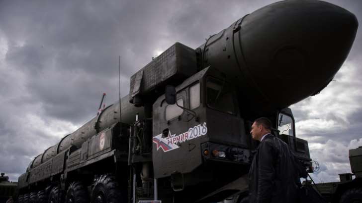 Un agent d'information a beaucoup risqué pour prendre cette photo du missile russe surnommé Satan 2 par l'OTAN.