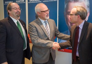 Le fameux trio économique avec le Dr Bolduc,Letao au centre et Martin Coiteux ,le banquier à droite.