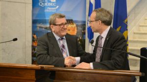 Martin Coîteux s'est assuré  de l'appui des petits  tyrans corrompus que sont les maires des grandes villes. Ici on le voit avec Régis Labeaume .