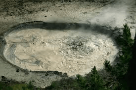 mare-de-boue-bouillonnante