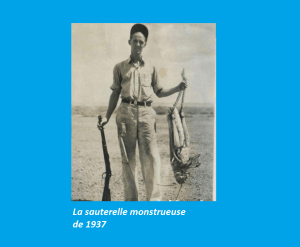 Ceci est une vraie photo de 1937 d'un homme dans le Midwest américain, après avoir abattu une sauterelle hors de l'ordinaire. 