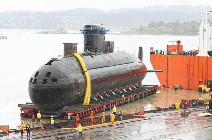 Le HMCS Chicoutimi Le sous-marin alimenté au diesel est maintenu en service par la Marine royale du Canada. Il dispose de 6 tubes sous-marins, avec un système de leurre très efficace.