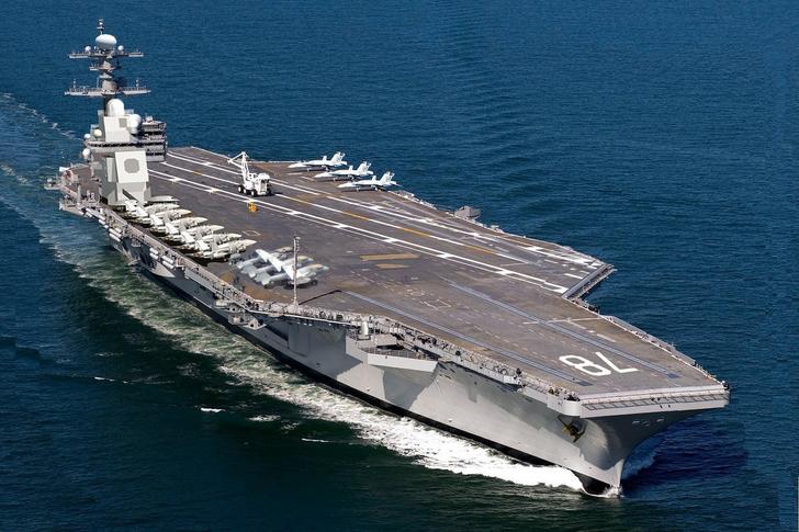 USS Gerald R Ford Nommé d'après l'ex-président des États-Unis, il est l'un des porte-avions les plus avancés au service. Il peut transporter jusqu'à 72 avions de combat.