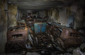 Par exemple, toute personne responsable de l'énorme réserve de voitures peut avoir été simplement un collectionneur ou récupérateur. Et il est possible que ledit individu n'aurait pas survécu à la guerre, auquel cas il n'aurait pas été en mesure de retourner à la carrière pour les récupérer.